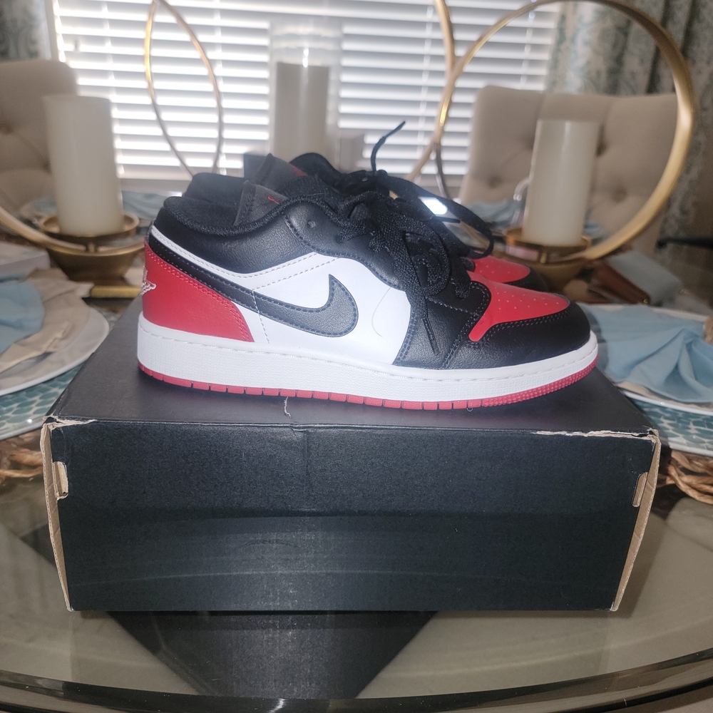 Air Jordan Retro 1 low Size 6y.
